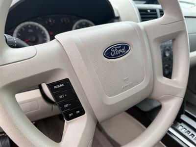 2008 Ford Escape XLS  4WD - Photo 13 - Flushing, MI 48433