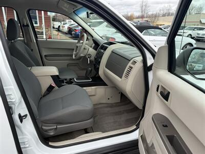 2008 Ford Escape XLS  4WD - Photo 22 - Flushing, MI 48433
