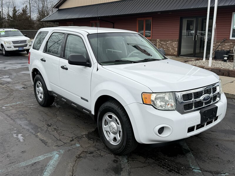 2008 Ford Escape XLS  4WD - Photo 1 - Flushing, MI 48433