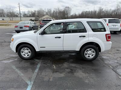 2008 Ford Escape XLS  4WD - Photo 9 - Flushing, MI 48433