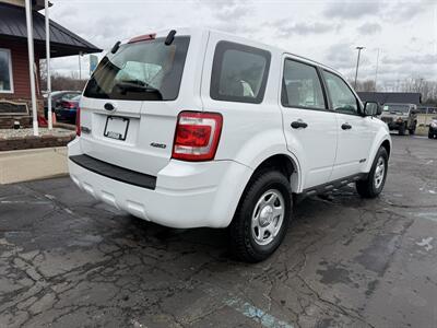 2008 Ford Escape XLS  4WD - Photo 7 - Flushing, MI 48433