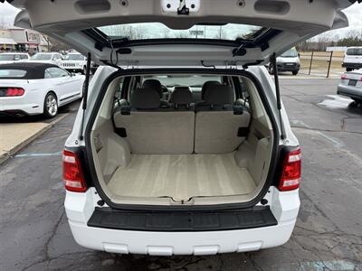 2008 Ford Escape XLS  4WD - Photo 16 - Flushing, MI 48433