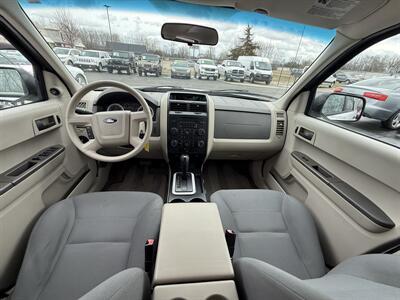 2008 Ford Escape XLS  4WD - Photo 17 - Flushing, MI 48433