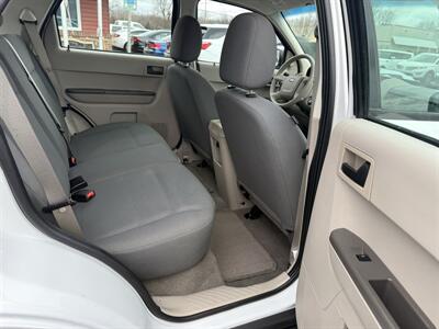 2008 Ford Escape XLS  4WD - Photo 23 - Flushing, MI 48433