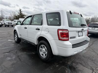2008 Ford Escape XLS  4WD - Photo 5 - Flushing, MI 48433