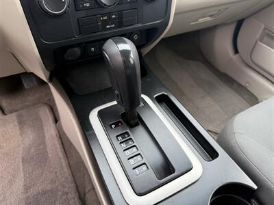 2008 Ford Escape XLS  4WD - Photo 14 - Flushing, MI 48433