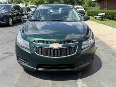 2014 Chevrolet Cruze LS Auto   - Photo 2 - Flushing, MI 48433