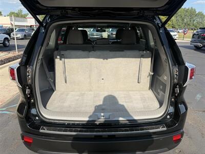 2014 Toyota Highlander XLE  AWD - Photo 16 - Flushing, MI 48433
