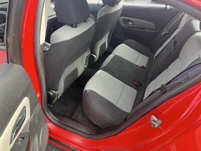 2014 Chevrolet Cruze LS Auto - Photo 14 - Flushing, MI 48433