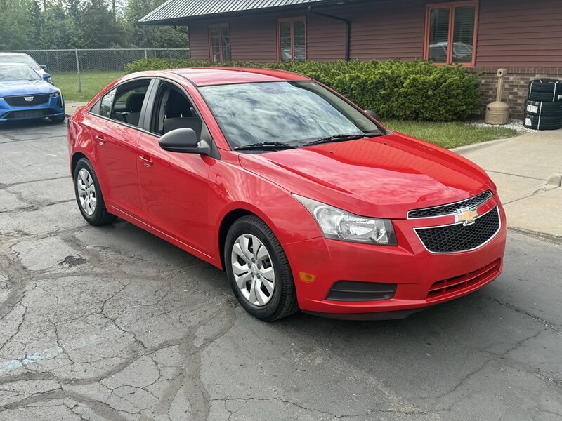 2014 Chevrolet Cruze LS Auto   - Photo 1 - Flushing, MI 48433