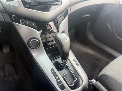 2014 Chevrolet Cruze LS Auto - Photo 16 - Flushing, MI 48433