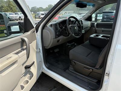 2012 Chevrolet Silverado 2500 HD 4WD Crew Cab  WT - Photo 10 - Flushing, MI 48433