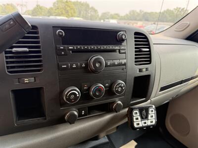 2012 Chevrolet Silverado 2500 HD 4WD Crew Cab  WT - Photo 12 - Flushing, MI 48433