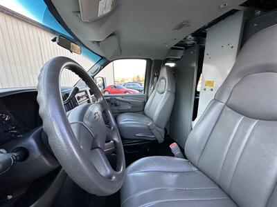 2006 Chevrolet Express 3500  Versalift Bucket Van - Photo 11 - Flushing, MI 48433