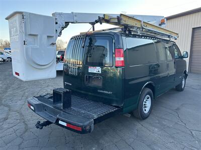 2006 Chevrolet Express 3500  Versalift Bucket Van - Photo 5 - Flushing, MI 48433