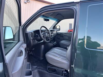 2006 Chevrolet Express 3500  Versalift Bucket Van - Photo 9 - Flushing, MI 48433