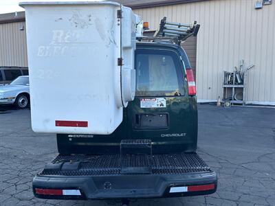 2006 Chevrolet Express 3500  Versalift Bucket Van - Photo 6 - Flushing, MI 48433