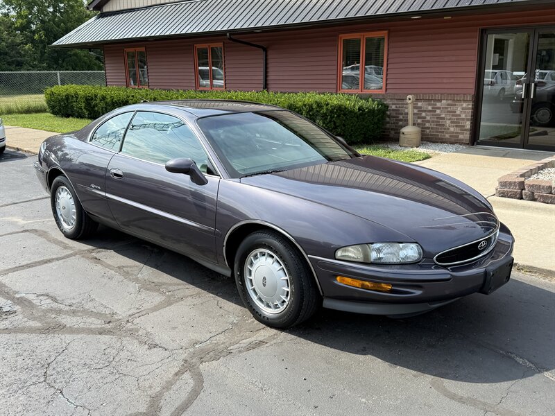 1995 Buick Riviera   - Photo 1 - Flushing, MI 48433