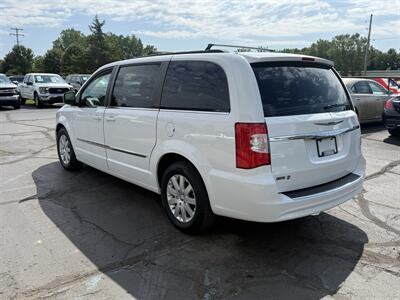 2014 Chrysler Town & Country Touring - Photo 5 - Flushing, MI 48433