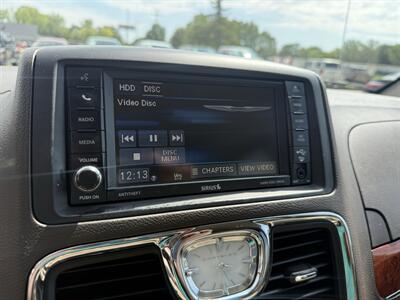 2014 Chrysler Town & Country Touring - Photo 13 - Flushing, MI 48433