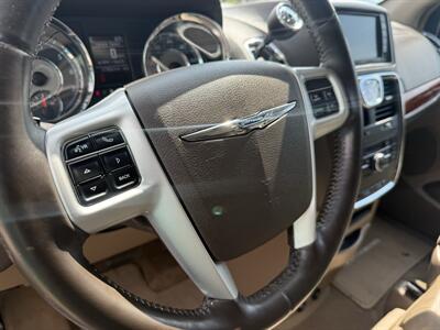 2014 Chrysler Town & Country Touring - Photo 16 - Flushing, MI 48433