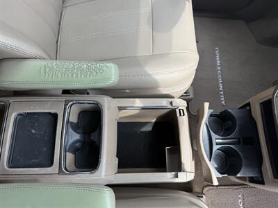 2014 Chrysler Town & Country Touring - Photo 32 - Flushing, MI 48433