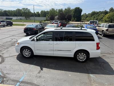 2014 Chrysler Town & Country Touring - Photo 9 - Flushing, MI 48433