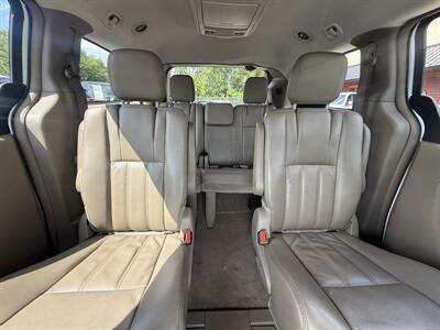 2014 Chrysler Town & Country Touring - Photo 11 - Flushing, MI 48433