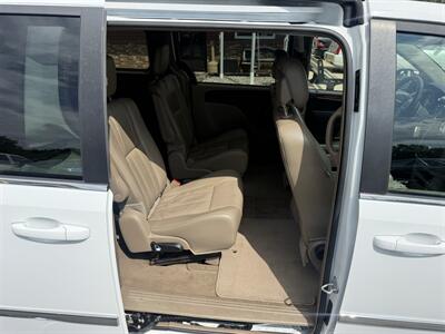 2014 Chrysler Town & Country Touring - Photo 29 - Flushing, MI 48433