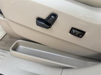 2014 Chrysler Town & Country Touring - Photo 17 - Flushing, MI 48433