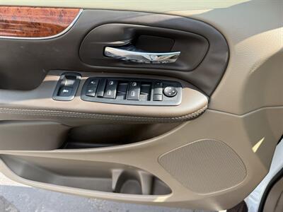 2014 Chrysler Town & Country Touring - Photo 10 - Flushing, MI 48433