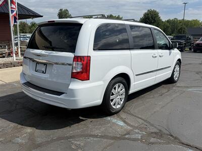 2014 Chrysler Town & Country Touring - Photo 7 - Flushing, MI 48433