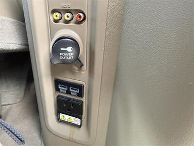 2014 Chrysler Town & Country Touring - Photo 19 - Flushing, MI 48433