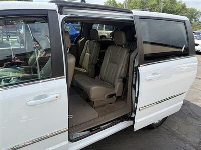 2014 Chrysler Town & Country Touring - Photo 21 - Flushing, MI 48433