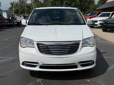 2014 Chrysler Town & Country Touring - Photo 2 - Flushing, MI 48433
