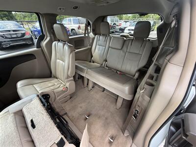 2014 Chrysler Town & Country Touring - Photo 22 - Flushing, MI 48433