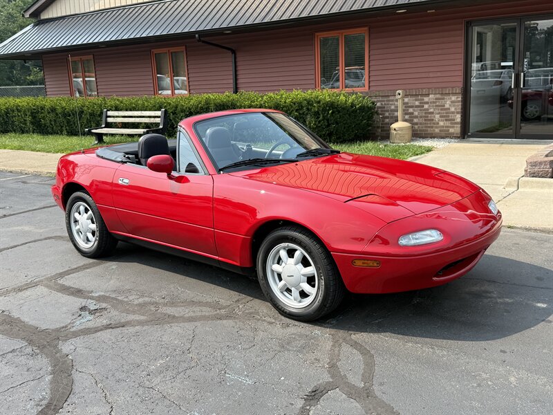 1990 Mazda MX-5 Miata Convertible 5-Speed Manual - Photo 1 - Flushing, MI 48433