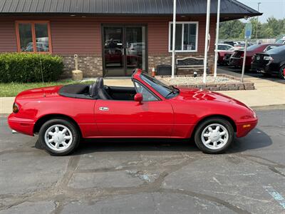 1990 Mazda MX-5 Miata Convertible  5-Speed Manual - Photo 4 - Flushing, MI 48433