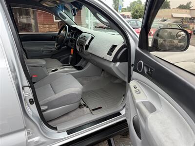 2010 Toyota Tacoma PreRunner V6  Double Cab 4X2 - Photo 31 - Flushing, MI 48433