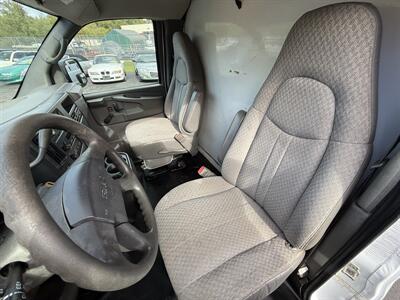 2006 GMC Savana 3500 Cutaway 139 " WB  10' Box - Photo 15 - Flushing, MI 48433