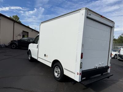 2006 GMC Savana 3500 Cutaway 139 " WB  10' Box - Photo 4 - Flushing, MI 48433