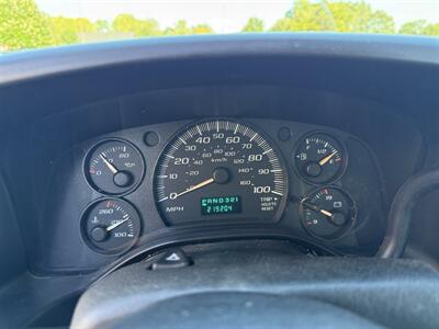 2006 GMC Savana 3500 Cutaway 139 " WB  10' Box - Photo 10 - Flushing, MI 48433
