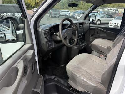 2006 GMC Savana 3500 Cutaway 139 " WB  10' Box - Photo 14 - Flushing, MI 48433