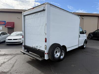 2006 GMC Savana 3500 Cutaway 139 " WB  10' Box - Photo 6 - Flushing, MI 48433