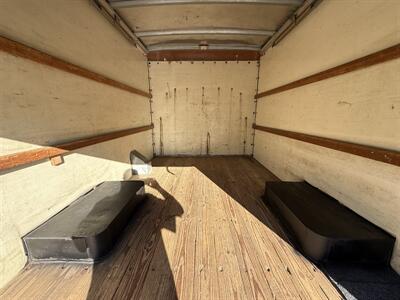 2006 GMC Savana 3500 Cutaway 139 " WB  10' Box - Photo 23 - Flushing, MI 48433