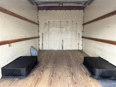 2006 GMC Savana 3500 Cutaway 139 " WB  10' Box - Photo 13 - Flushing, MI 48433