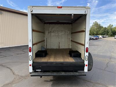 2006 GMC Savana 3500 Cutaway 139 " WB  10' Box - Photo 12 - Flushing, MI 48433