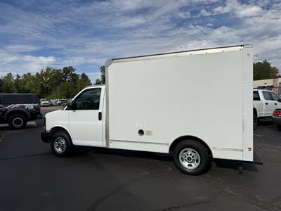 2006 GMC Savana 3500 Cutaway 139 " WB  10' Box - Photo 2 - Flushing, MI 48433
