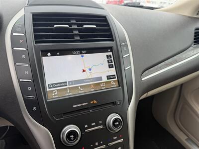 2017 Lincoln MKC Reserve  AWD - Photo 14 - Flushing, MI 48433