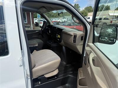 2007 Chevrolet Express 2500   - Photo 17 - Flushing, MI 48433